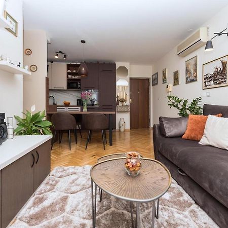 Chic Apartment Zoja Near Beach With Free Parking มาคาร์สกา ภายนอก รูปภาพ