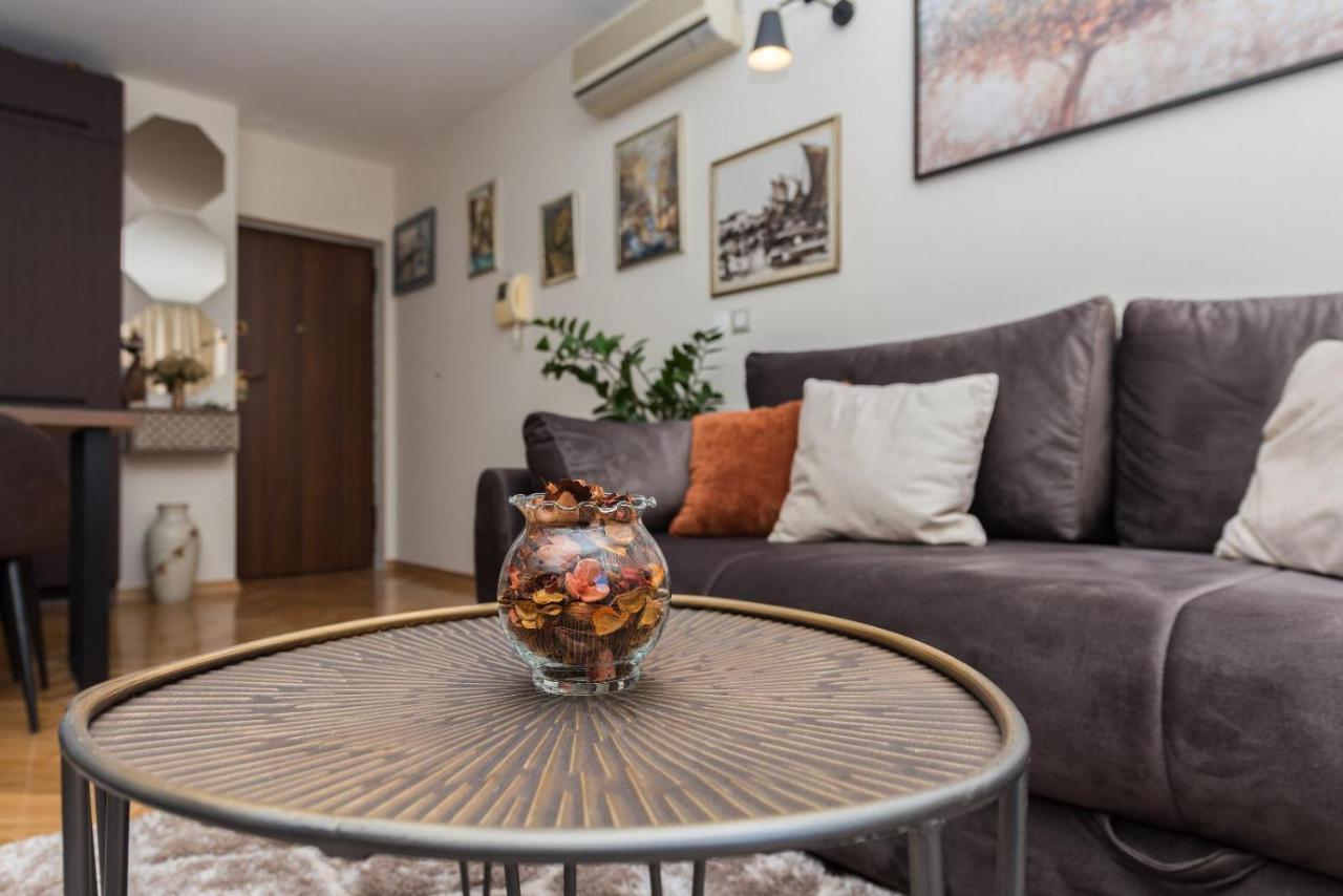 Chic Apartment Zoja Near Beach With Free Parking มาคาร์สกา ภายนอก รูปภาพ