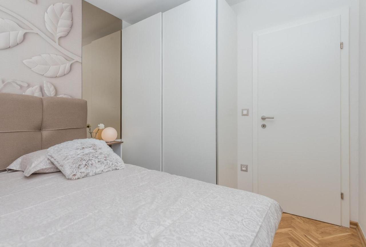 Chic Apartment Zoja Near Beach With Free Parking มาคาร์สกา ภายนอก รูปภาพ