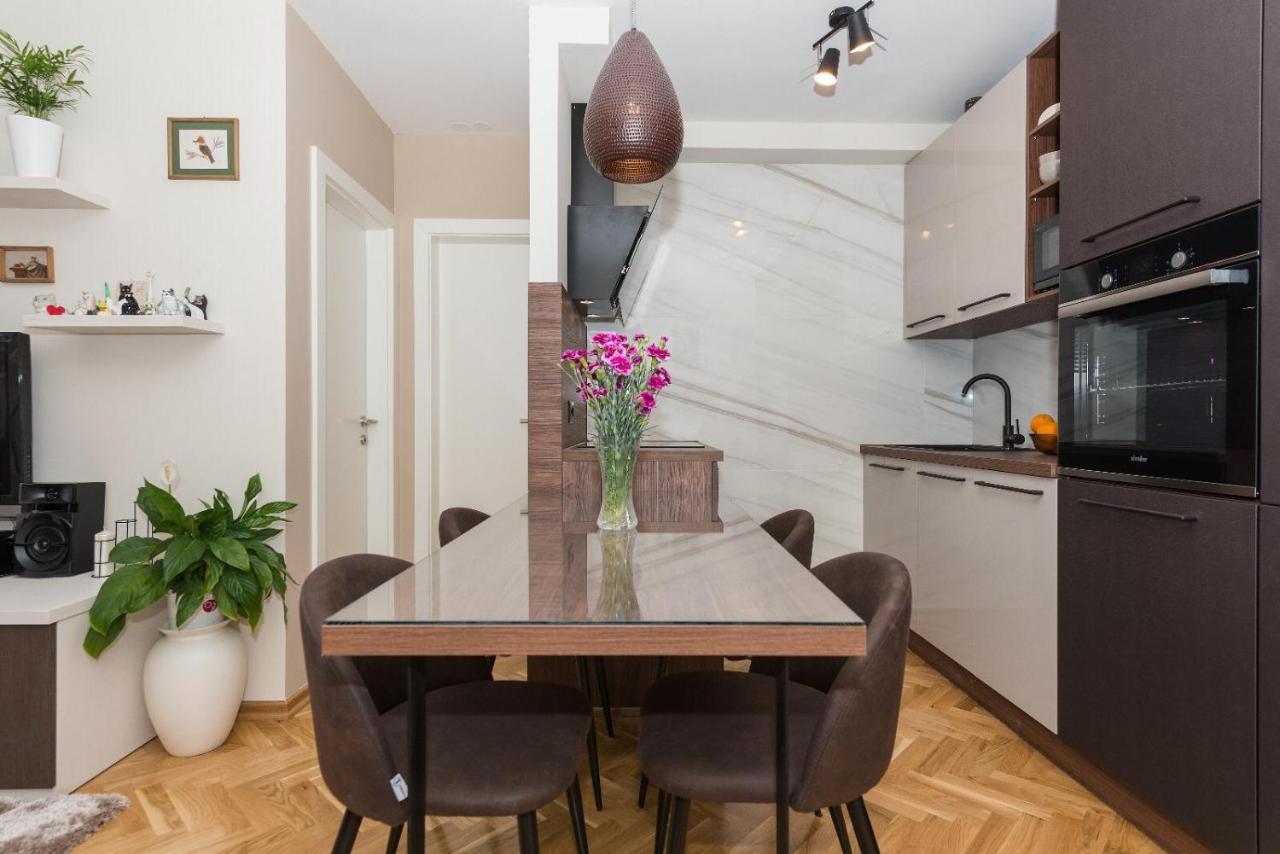 Chic Apartment Zoja Near Beach With Free Parking มาคาร์สกา ภายนอก รูปภาพ