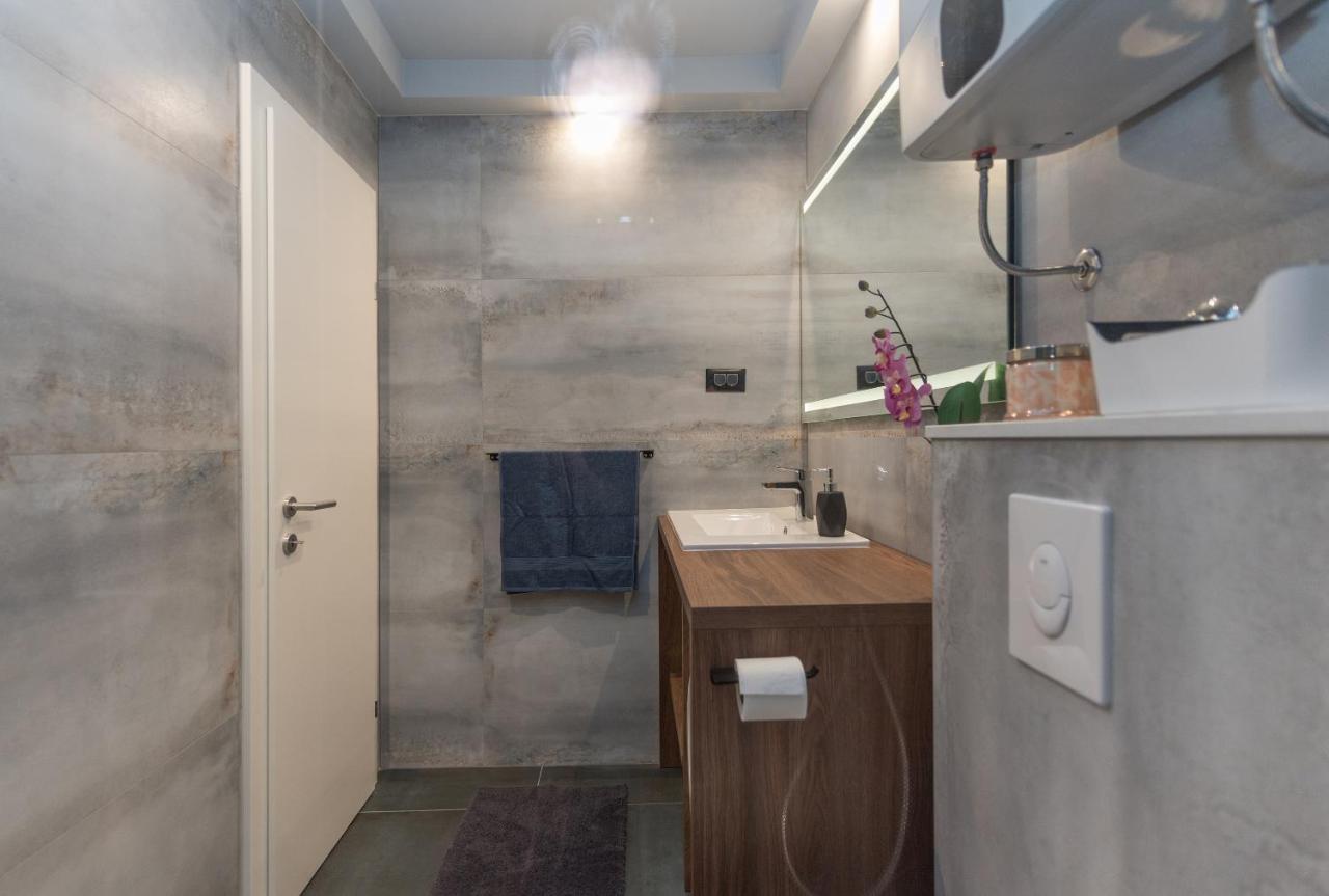 Chic Apartment Zoja Near Beach With Free Parking มาคาร์สกา ภายนอก รูปภาพ