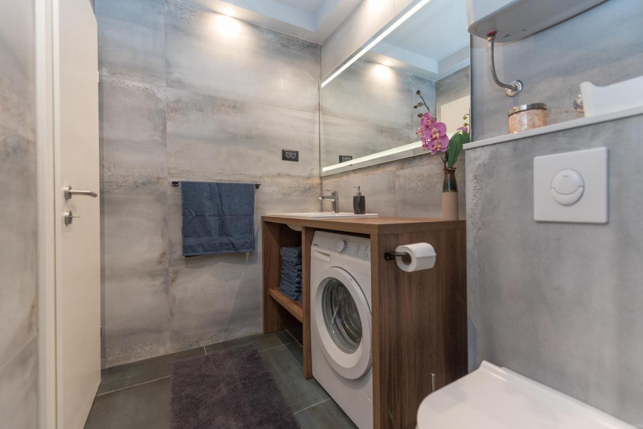 Chic Apartment Zoja Near Beach With Free Parking มาคาร์สกา ภายนอก รูปภาพ
